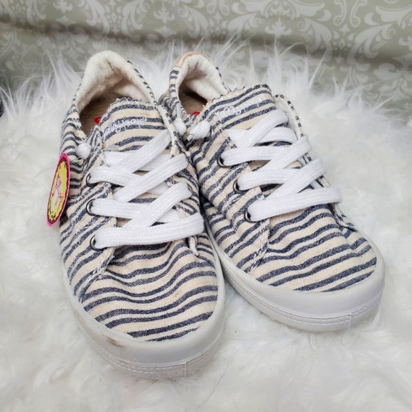 NWT Jellypop dallas lace up Sneakers size 7.5 - Picture 1 of 10